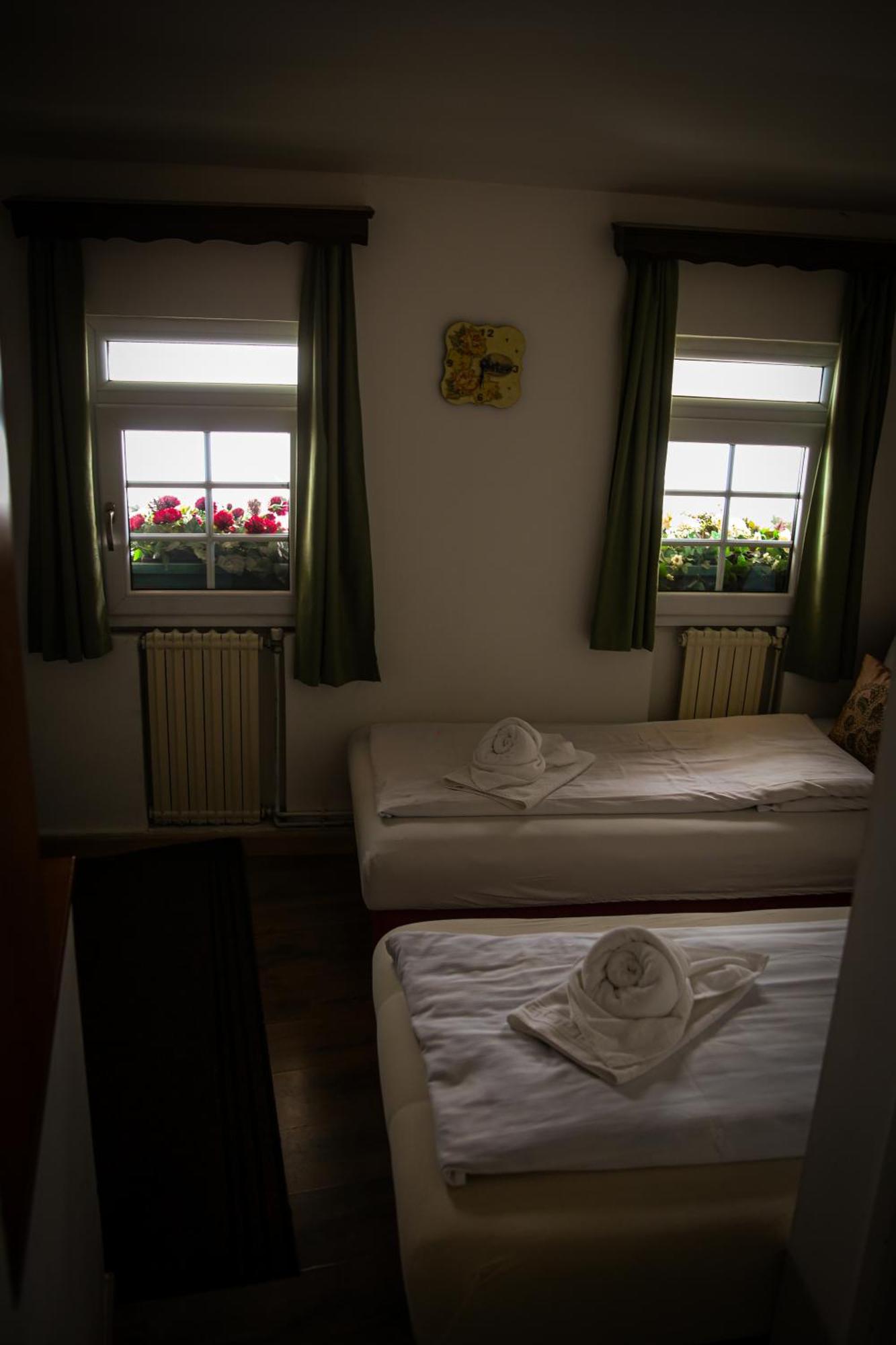 Guesthouse Nia Deluxe Sarajevo Exterior photo