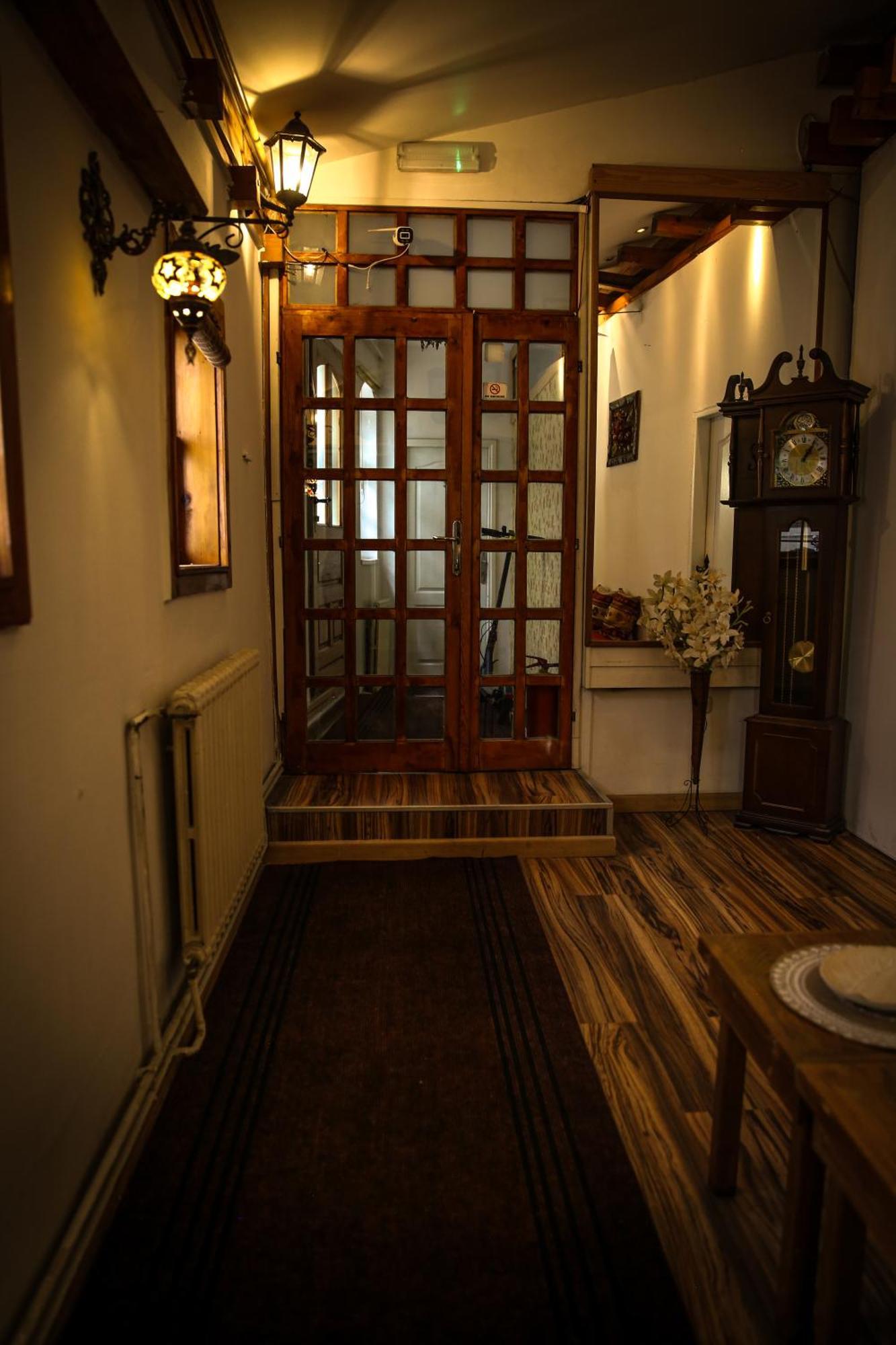Guesthouse Nia Deluxe Sarajevo Exterior photo